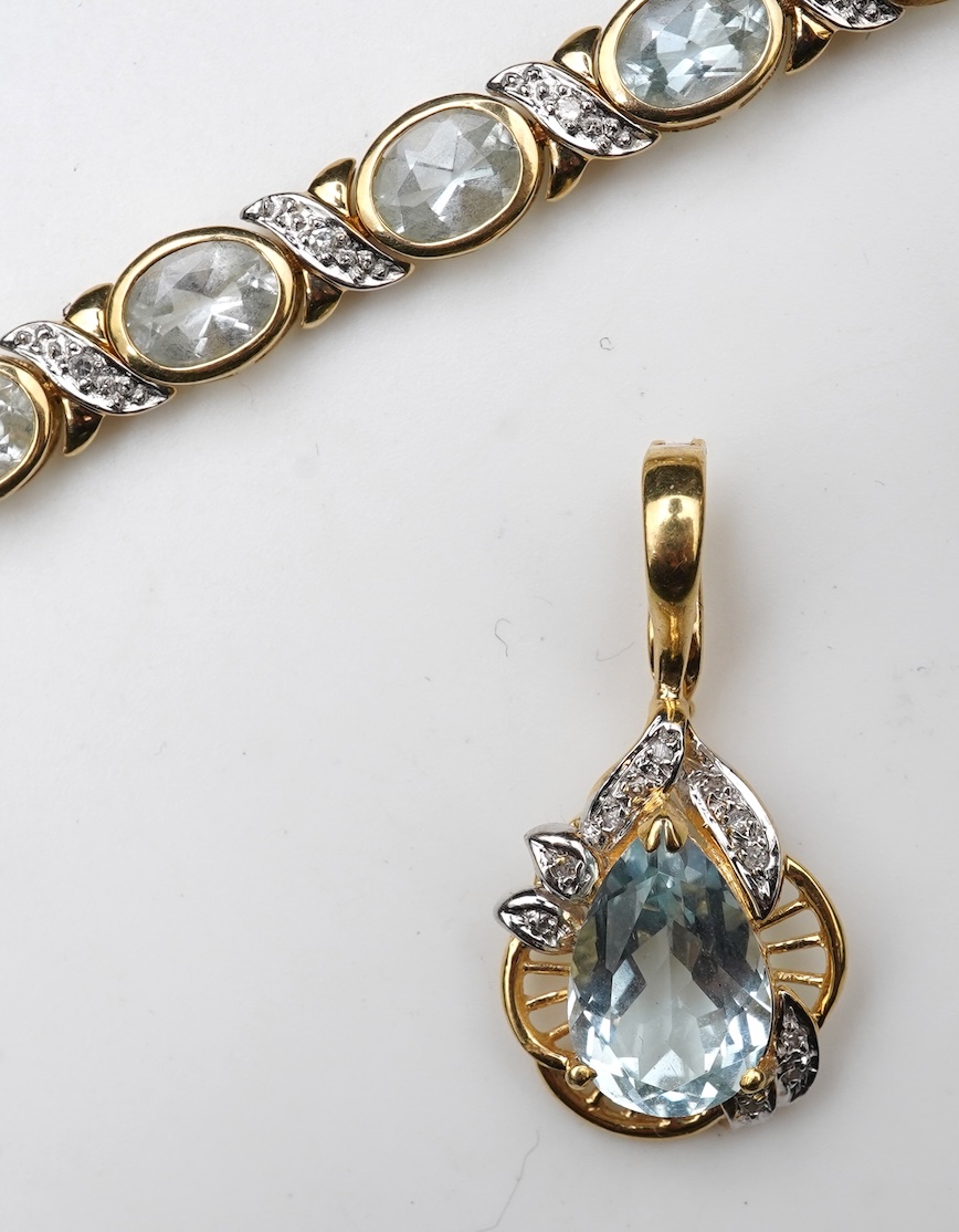 A set of aquamarine jewels